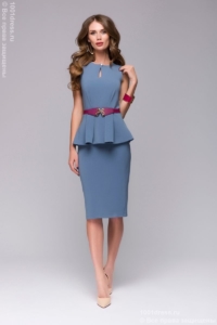 Платье-футляр голубого цвета без рукавов с баской купить в интренет-магазине