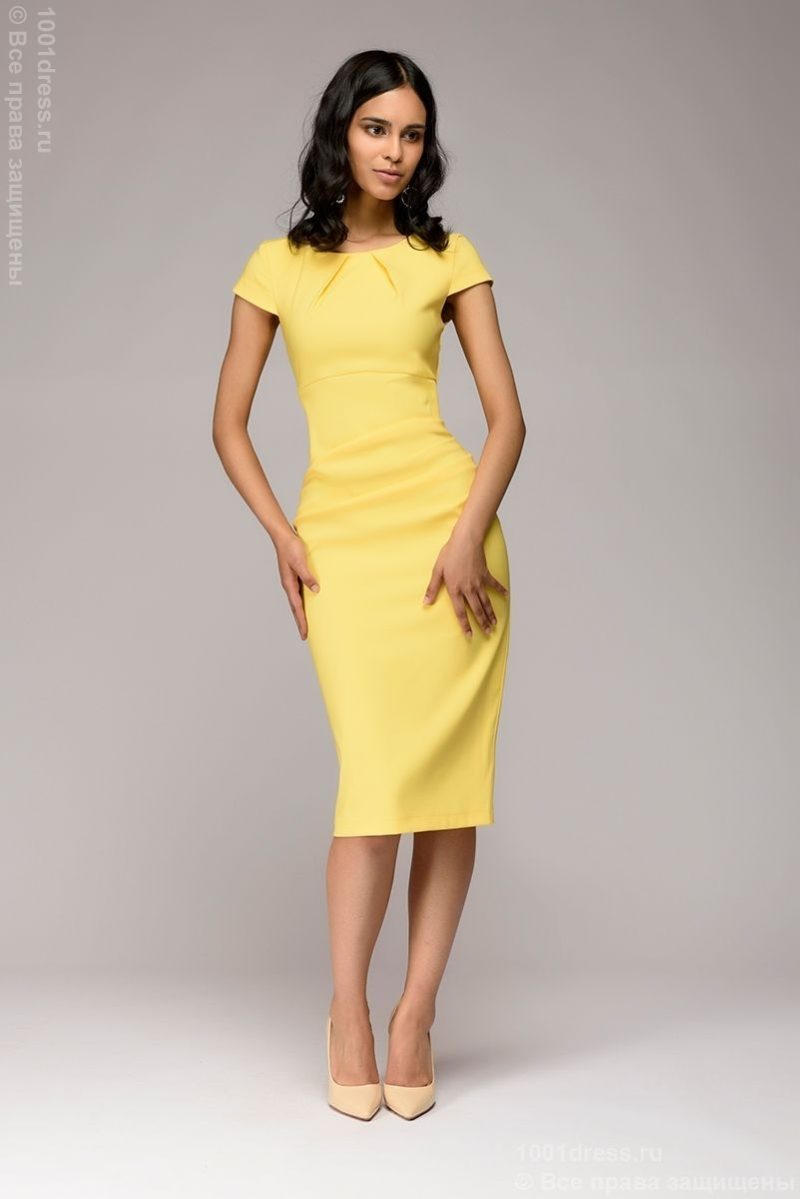 Заказать Желтое платье-футляр с короткими рукавами с бесплатной доставкой по России