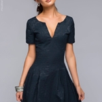 Вечернее платье макси темно-синего цвета с вырезом на груди dm00383db-2