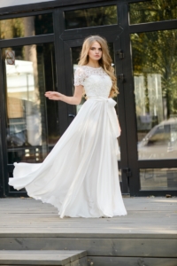 Длинное белое платье с пышной юбкой и кружевным верхом с короткими рукавами купить в Воронеже