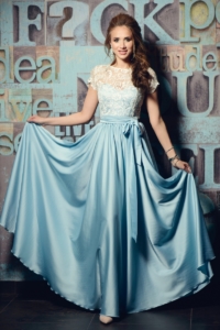 Длинное голубое платье с пышной юбкой и кружевным верхом с короткими рукавами купить в интернет-магазине