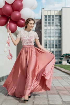 Длинное розовое платье с пышной юбкой и кружевным верхом с короткими рукавами купить в интернет-магазине