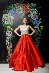 Вечернее платье с красной юбкой и золотым верхом с вырезом на спине купить в Воронеже