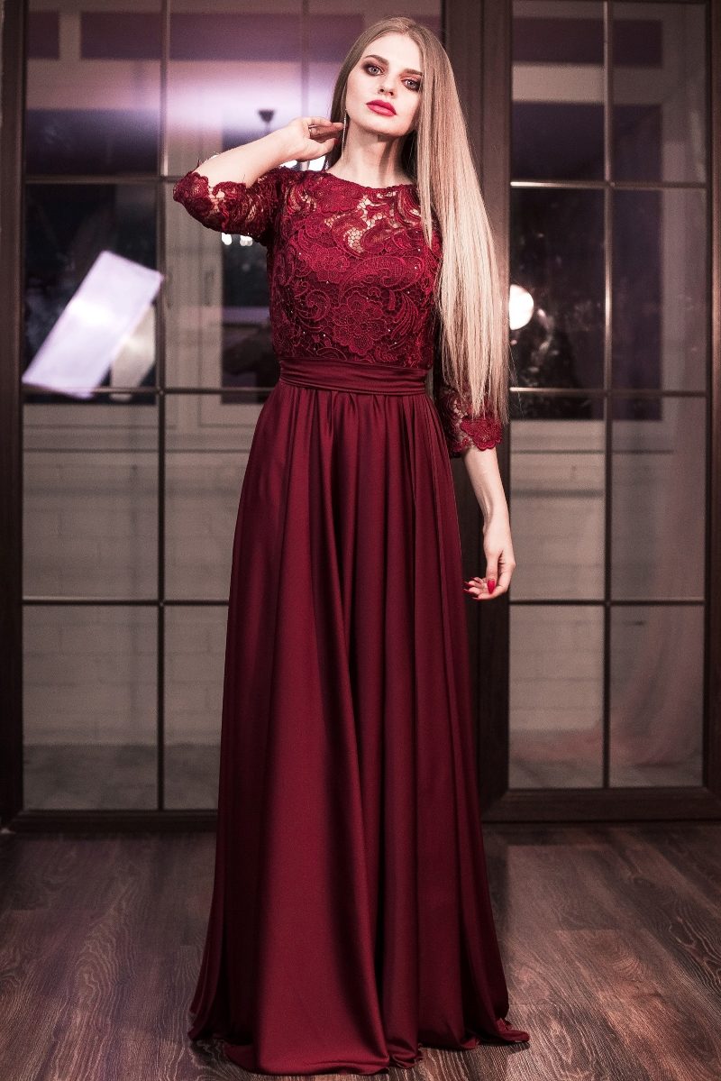 Вечернее платье в пол вишневого цвета с кружевным верхом и рукавами 3/4 купить в Воронеже
