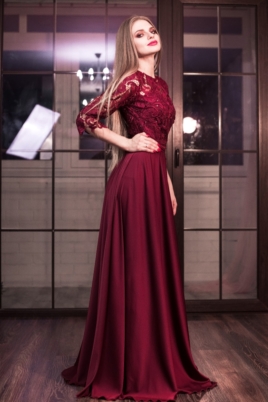 Вечернее платье в пол вишневого цвета с кружевным верхом и рукавами 3/4 купить в интернет-магазине