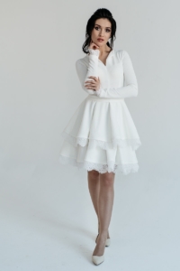 Белое платье мини с 2-ярусной юбкой и длинными рукавами купить в Воронеже