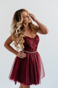 Короткое платье-корсет бордового цвета с кружевным верхом и пышной юбкой купить в Воронеже