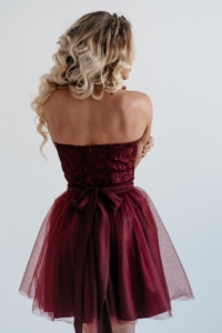 Заказать Короткое платье-корсет бордового цвета с кружевным верхом и пышной юбкой с бесплатной доставкой по России