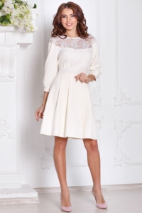 Короткое платье цвета айвори с кружевной вставкой и расклешенной юбкой купить в интернет-магазине