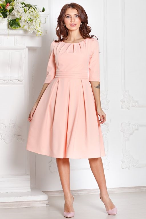 Платье персикового цвета длины миди с пышной юбкой и рукавами 3/4 купить в интернет-магазине