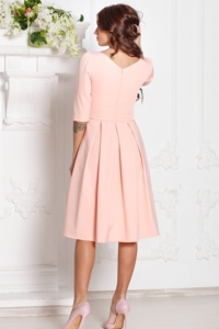 Заказать Платье персикового цвета длины миди с пышной юбкой и рукавами 3/4 с бесплатной доставкой по России