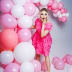 Короткое платье из крупных роз розового цвета с открытой спиной заказать с примеркой