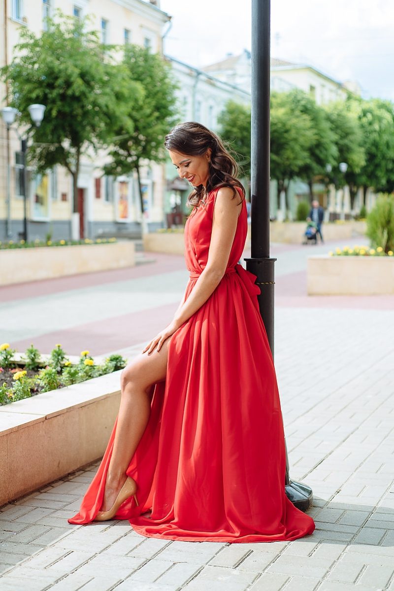 Красное платье в пол в греческом стиле из шифона