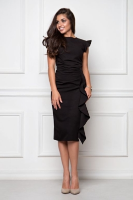 Платье-футляр черного цвета длины миди с драпировкой и воланами заказать с примеркой