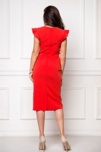 Купить Платье-футляр красного цвета длины миди с драпировкой и воланами с бесплатной доставкой