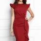 Платье-футляр цвета марсала длины миди с драпировкой и воланами купить в интернет-магазине