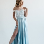 Вечернее платье голубого цвета с корсетом и разрезом на юбке zd00404lb-2