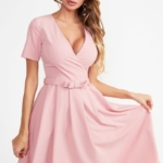 Нежно-розовое платье миди с декольте и пышной юбкой vv51544pk-2