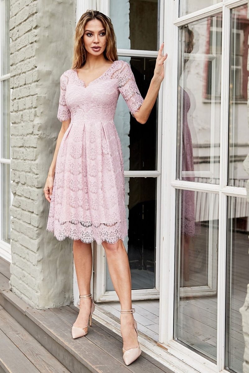 Кружевное платье миди пудрового цвета с пышной юбкой купить в интернет-магазине