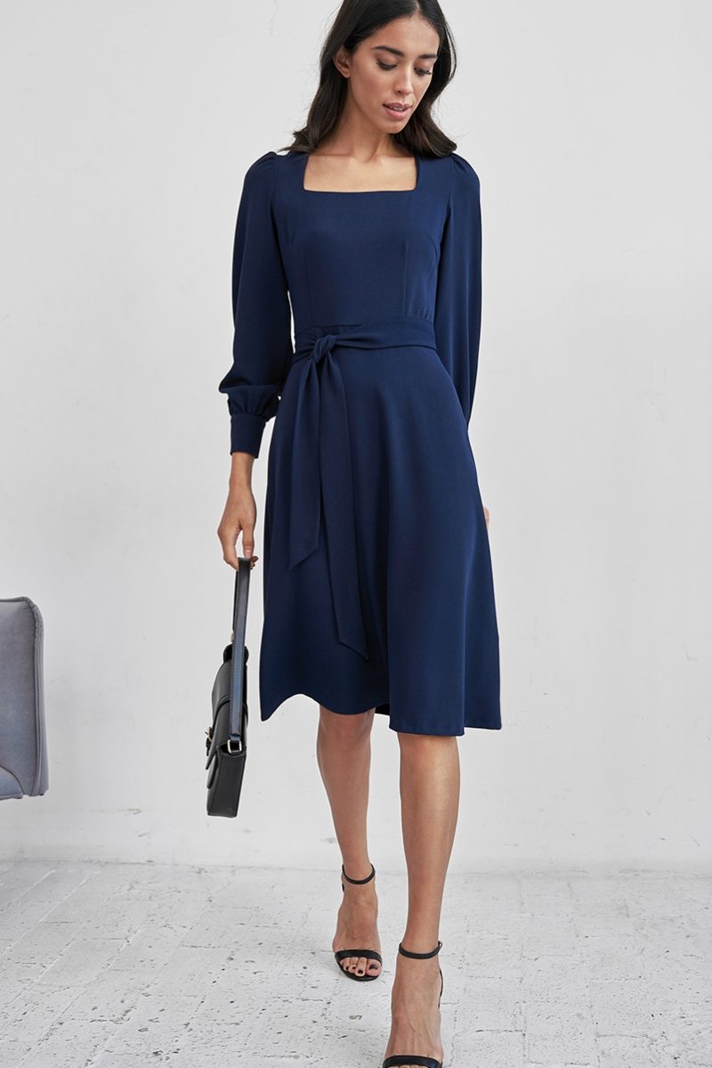 Темно-синее платье с длинными рукавами и расклешенной юбкой заказать с примеркой